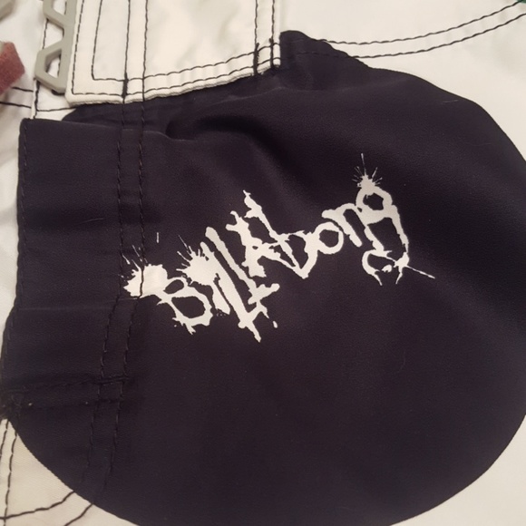 Billabong Board Shorts - Picture 2 of 7